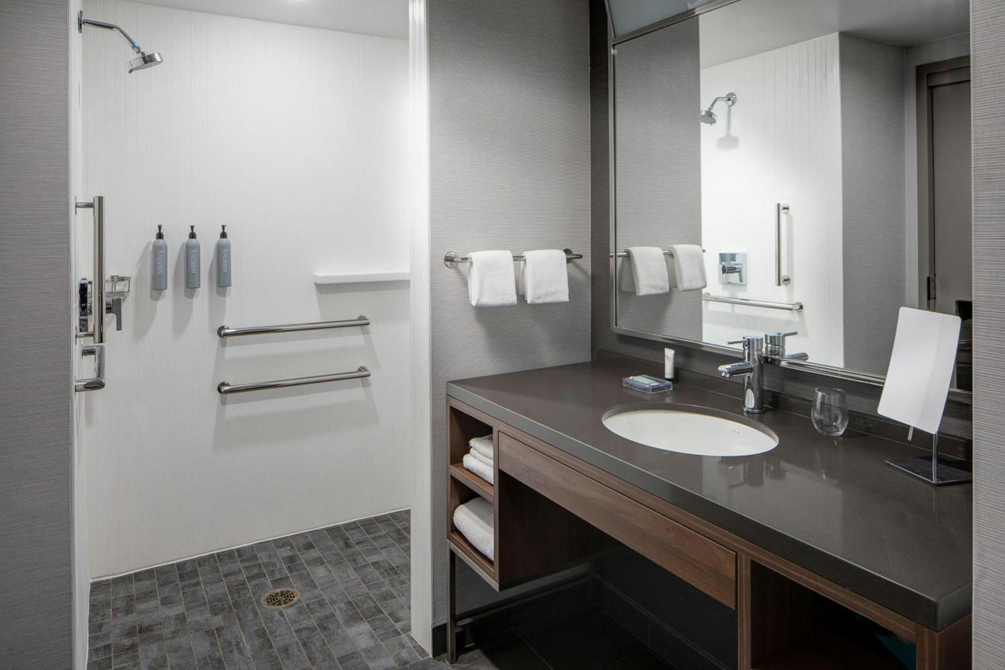Courtyard By Marriott Chicago Downtown/River North Exterior foto