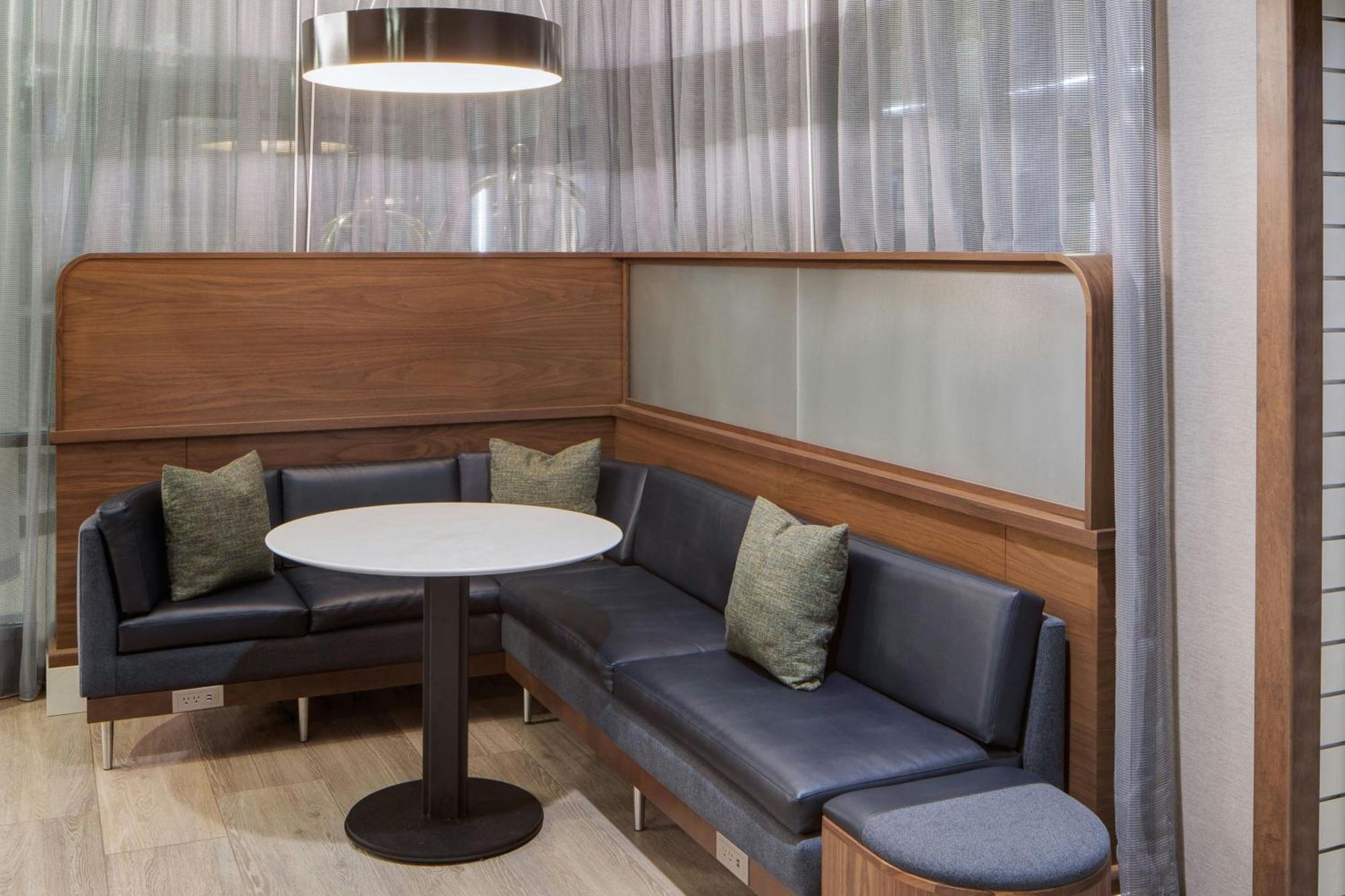 Courtyard By Marriott Chicago Downtown/River North Exterior foto